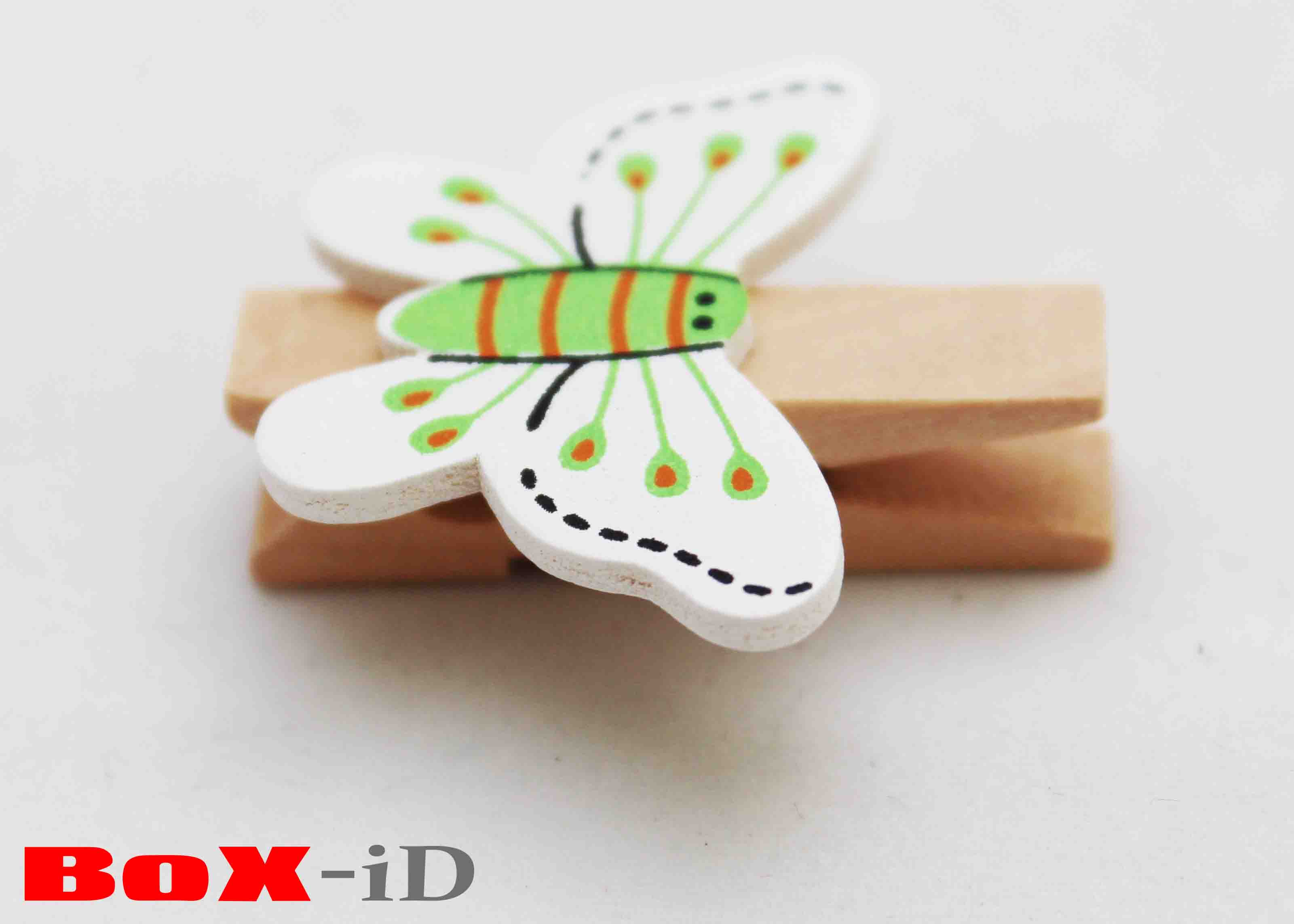 Butterfly in wood with clip  : white 35 mm (8pcs)